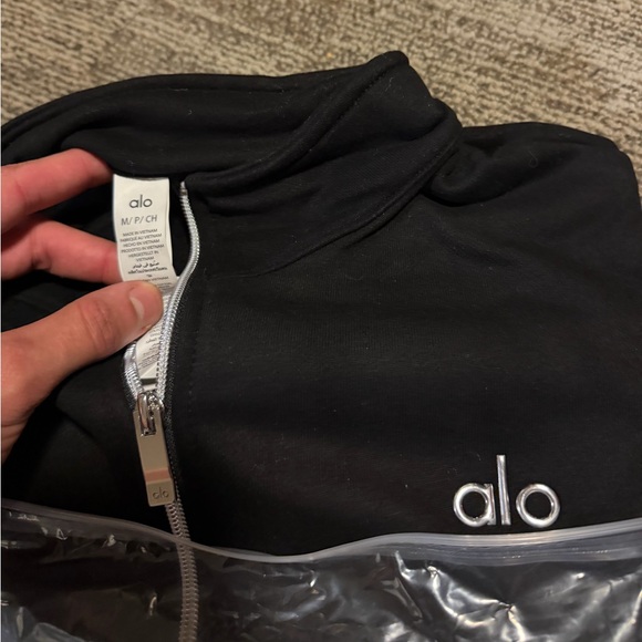 ALO Yoga Black Quarter-Zip Sweatshirt Top - Picture 6 of 7